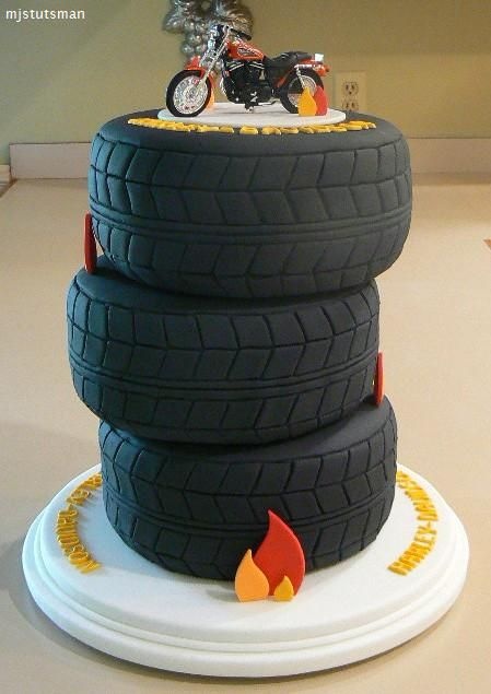 grooms-cake-motorcycle-tires